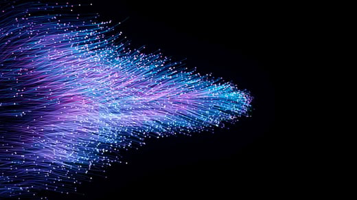 Vibrante gama de hilos de datos azules y morados